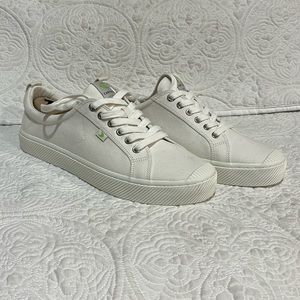 Cariuma sneakers, size 13, new‎